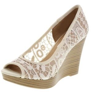 NWT AEO Stacked Heel Lace Peep Toe Wedges 9.5